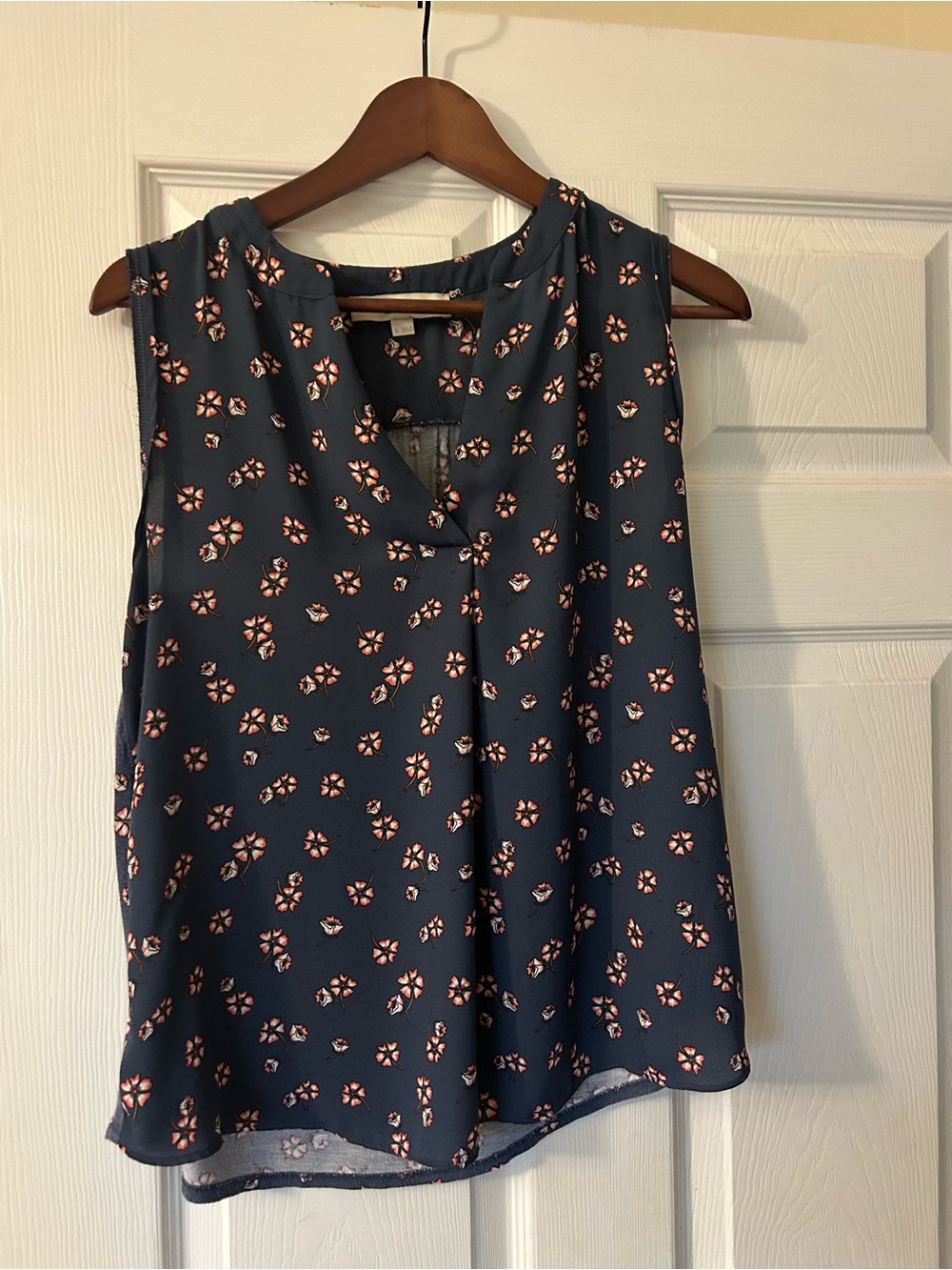 LOFT Navy Sleeveless Floral V-Neck Blouse